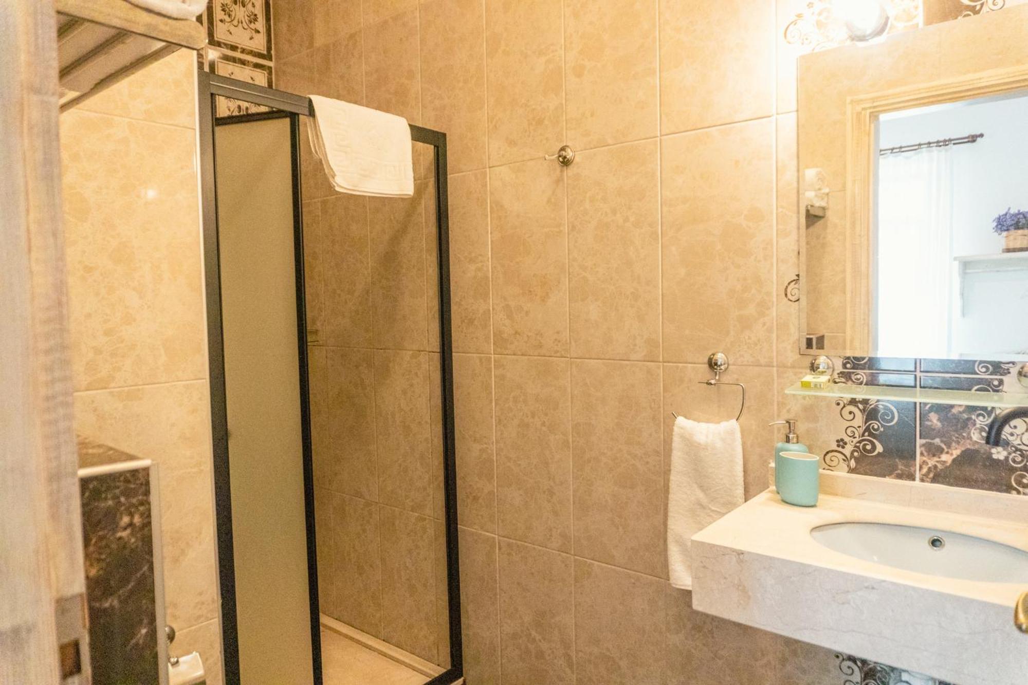 Cunda Mor Limon Otel Ayvalı Extérieur photo
